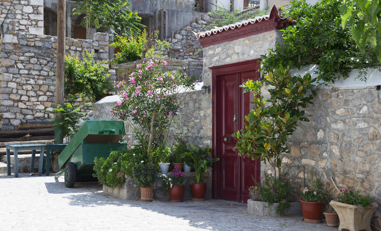 Gatebilde fra Hydra, en øy blant de Saroniske øyer i Hellas