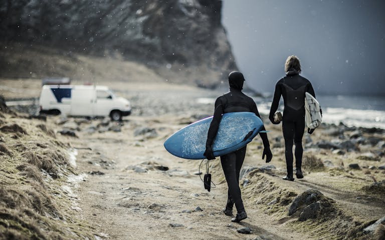 Surfere på stranda på Stadlandet