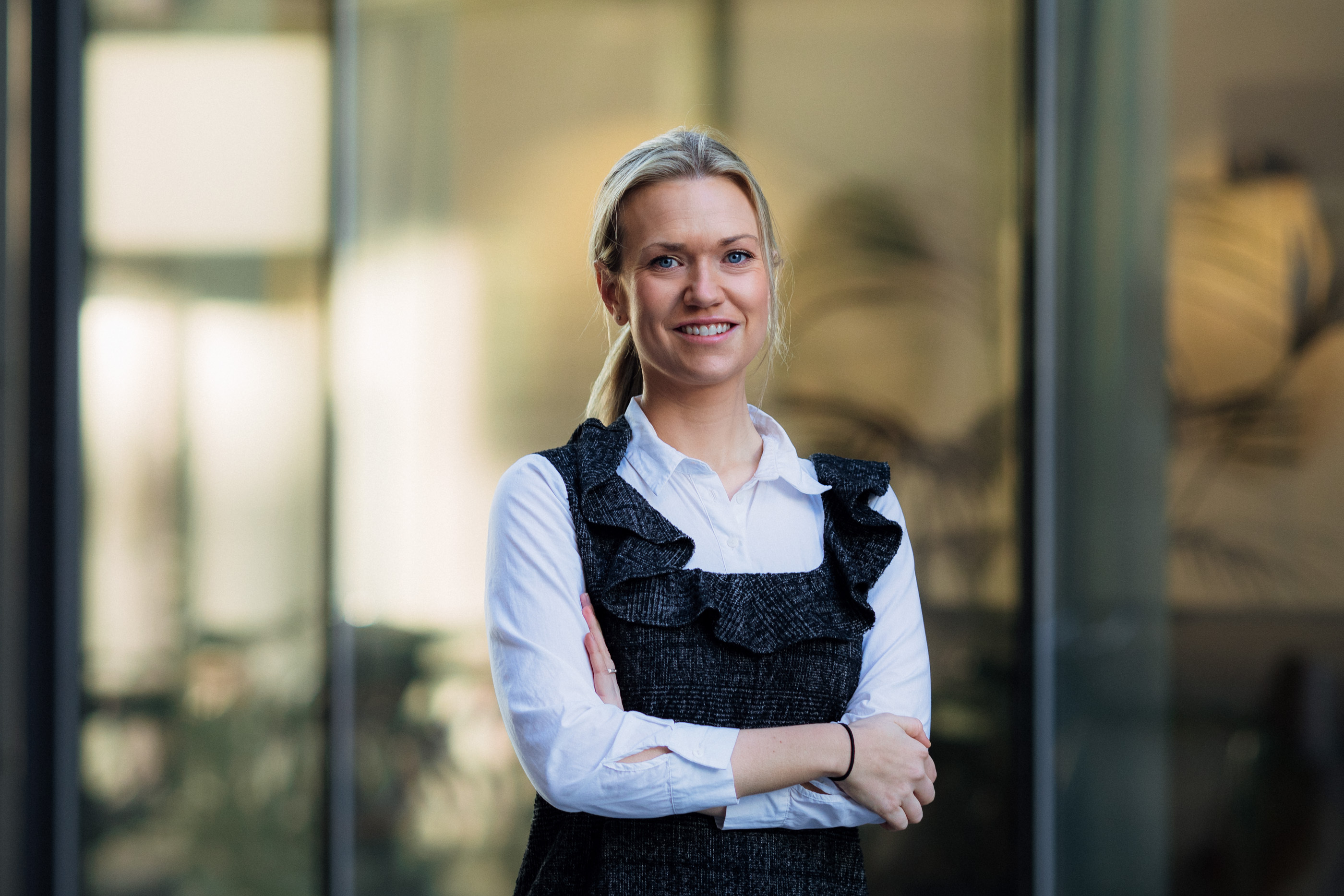Caroline Stensrød i Sem & Johnsen ser at mange følger med på pushvarslene de får fra sine lagrede boligsøk på FINN eiendom.