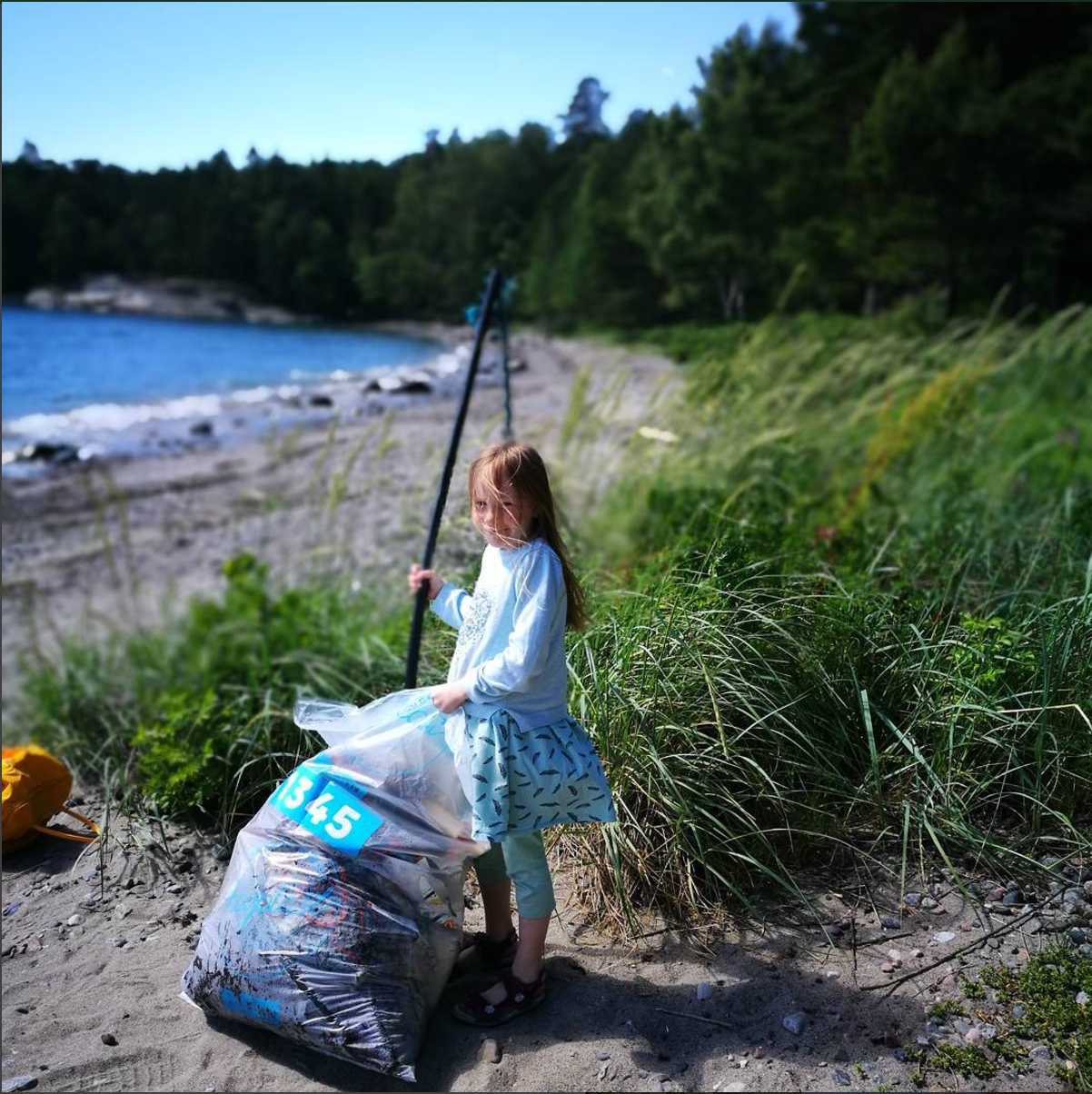 Jente med på Ønskes kjøpt: Havplast! kampanje