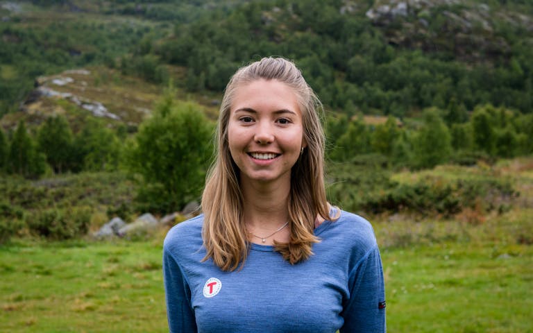 Leder i DNT ung Oslo, Josephine Kjelsrud, mener at det viktigste for å trives på tur er å holde seg varm. Og det er lettere enn man skulle tro!