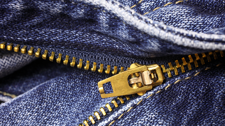 Setter glidelåsen seg alltid fast i ting?