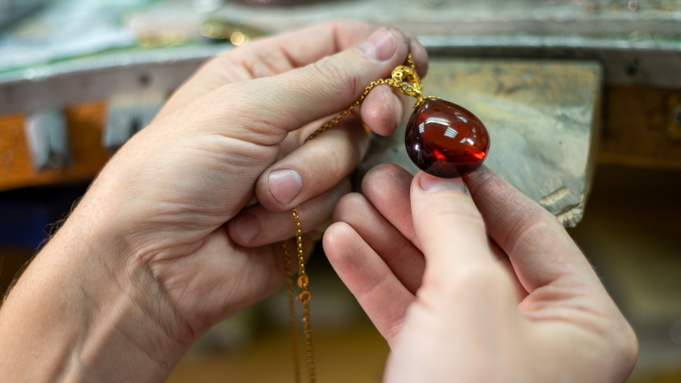 Gull, sølv og diamanter: Dette bør du vite om brukte smykker før du kjøper