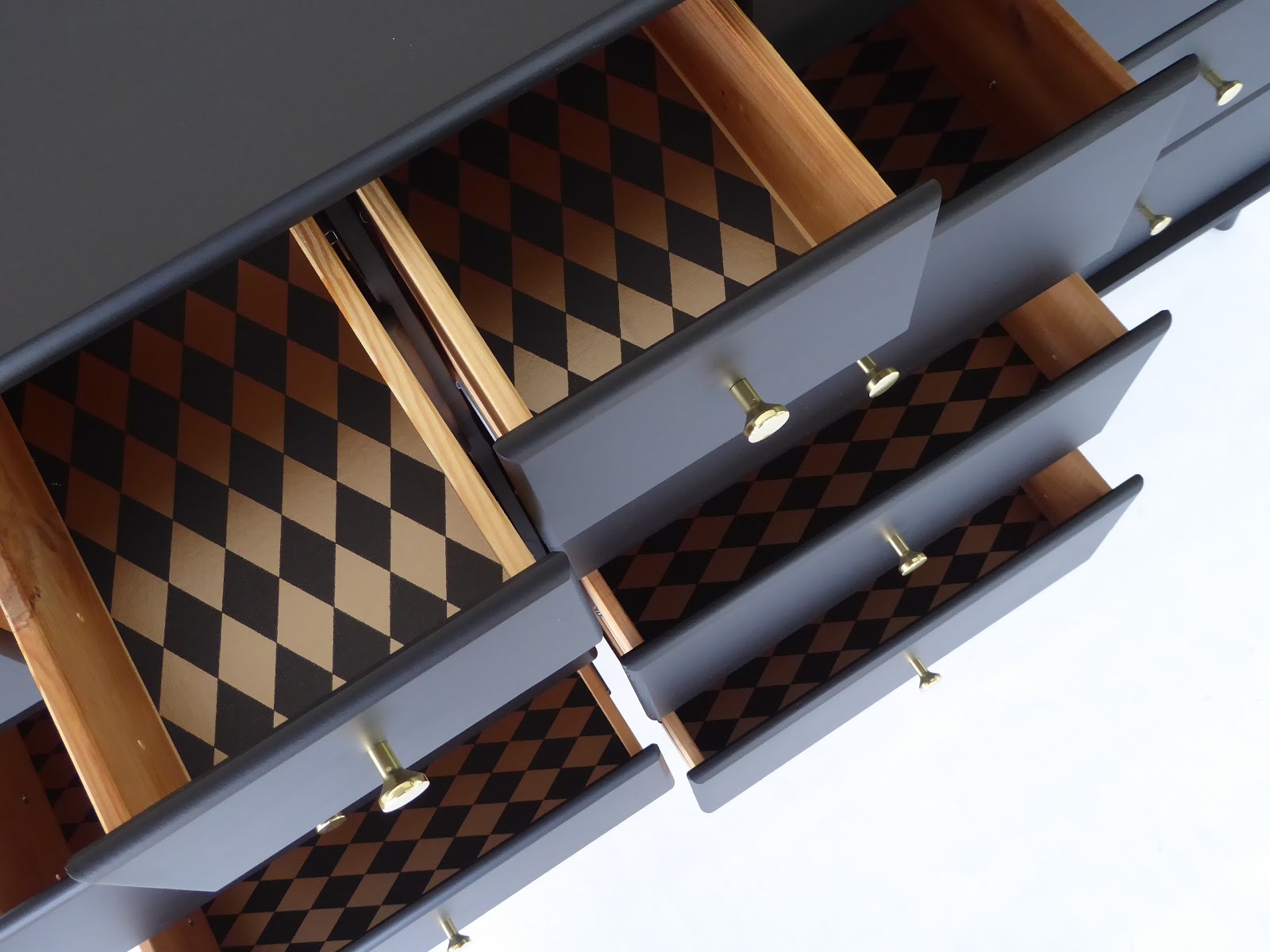 Før- og etterbilder, kommode