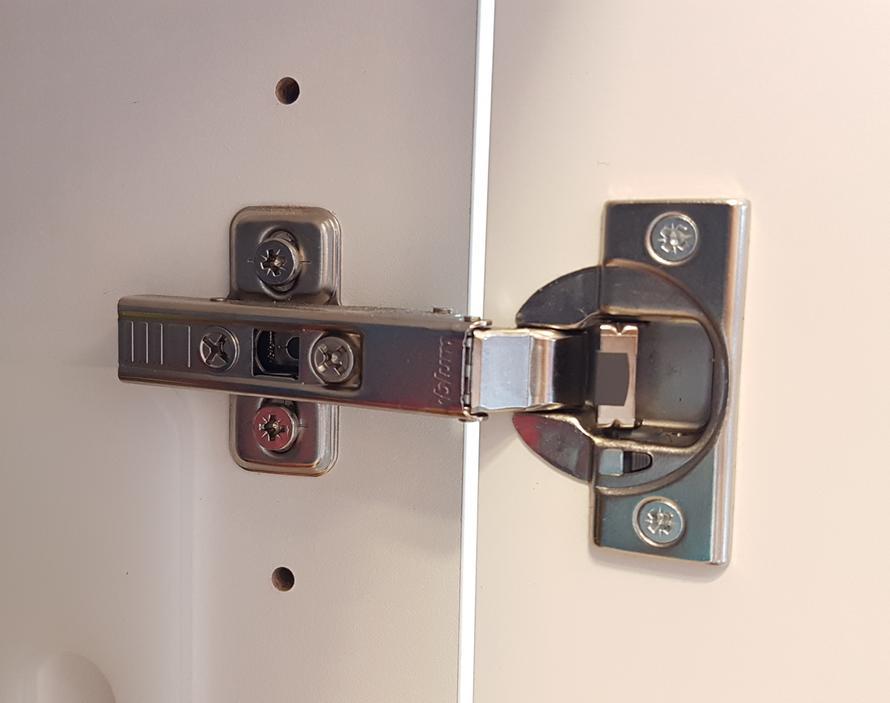 Hvordan fikse løse hengsler?