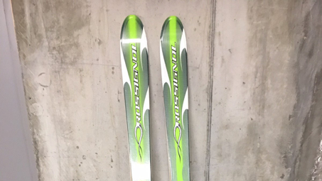 VELG RIKTIG LENGDE: Skiforeningen anbefaler alpinski som er  ca. ti centimeter under kroppslengde for voksne. Barn bør ha litt kortere ski, med en lengde som rekker til rundt halsen.