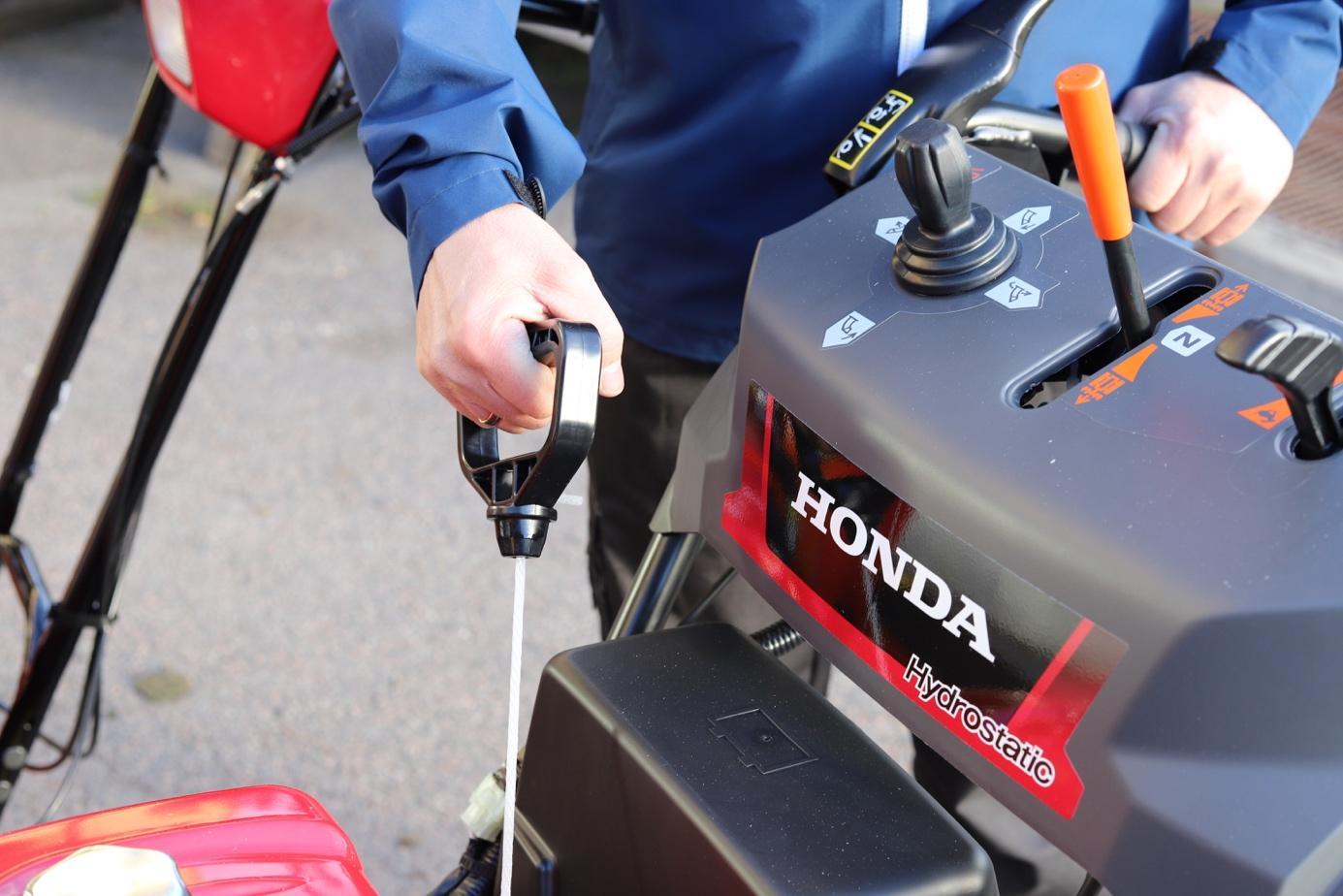 Snøfreser startes med snor