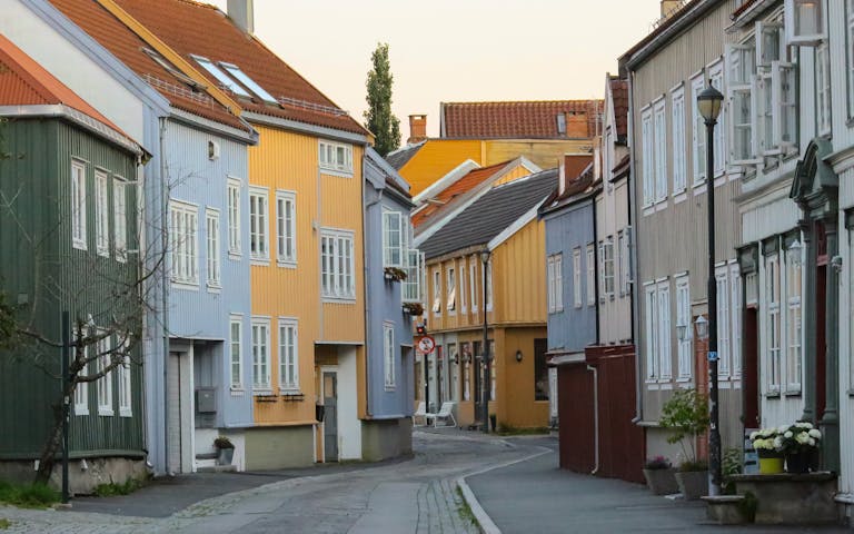 Idylliske Bakklandet i Trondheim - Foto: Getty Images