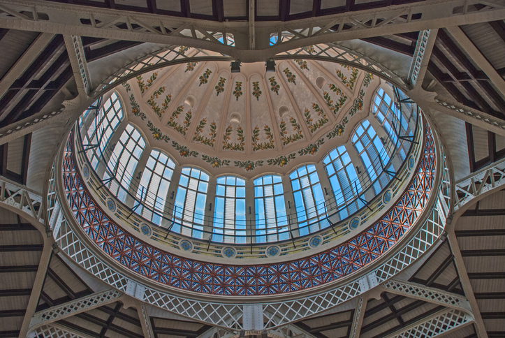 Bilde av kuppelen i Mercado central i Valencia