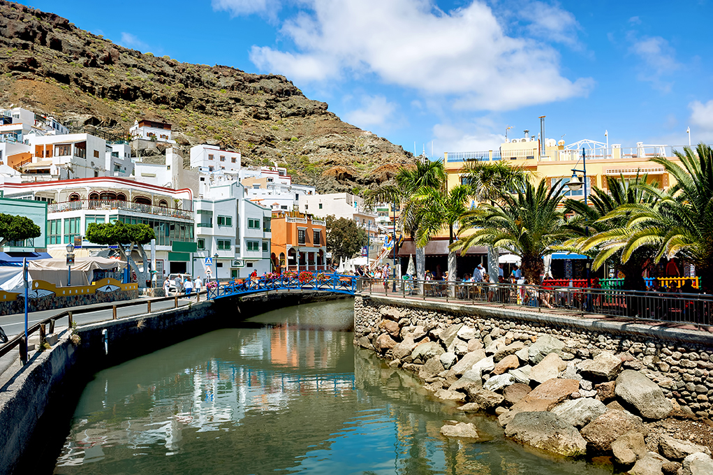 Puerto de Mogán er en populær fiskelandsby å besøke. Foto: Shutterstock.