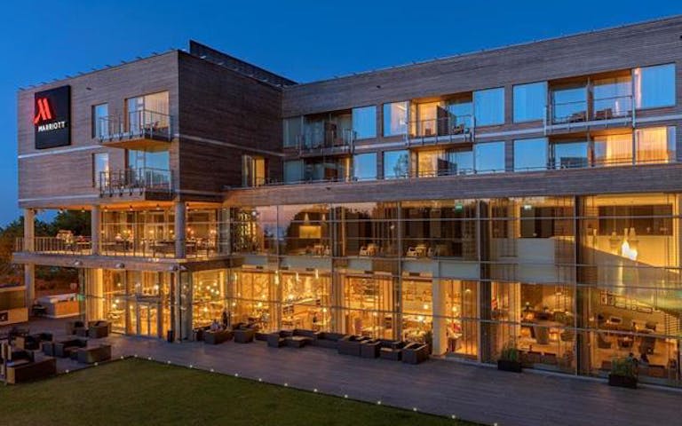 Sopot Marriott Resort & Spa har en moderne fasade med fantastisk utsikt.