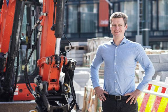 VEKST I ARBEIDSMARKEDET: Første halvår i år har man sett en økning på nesten 50 prosent i antall stillingsutlysninger på FINN jobb, forteller Christopher Ringvold, jobbanalytiker og leder for FINN jobb (Foto: Caroline Roka/FINN).