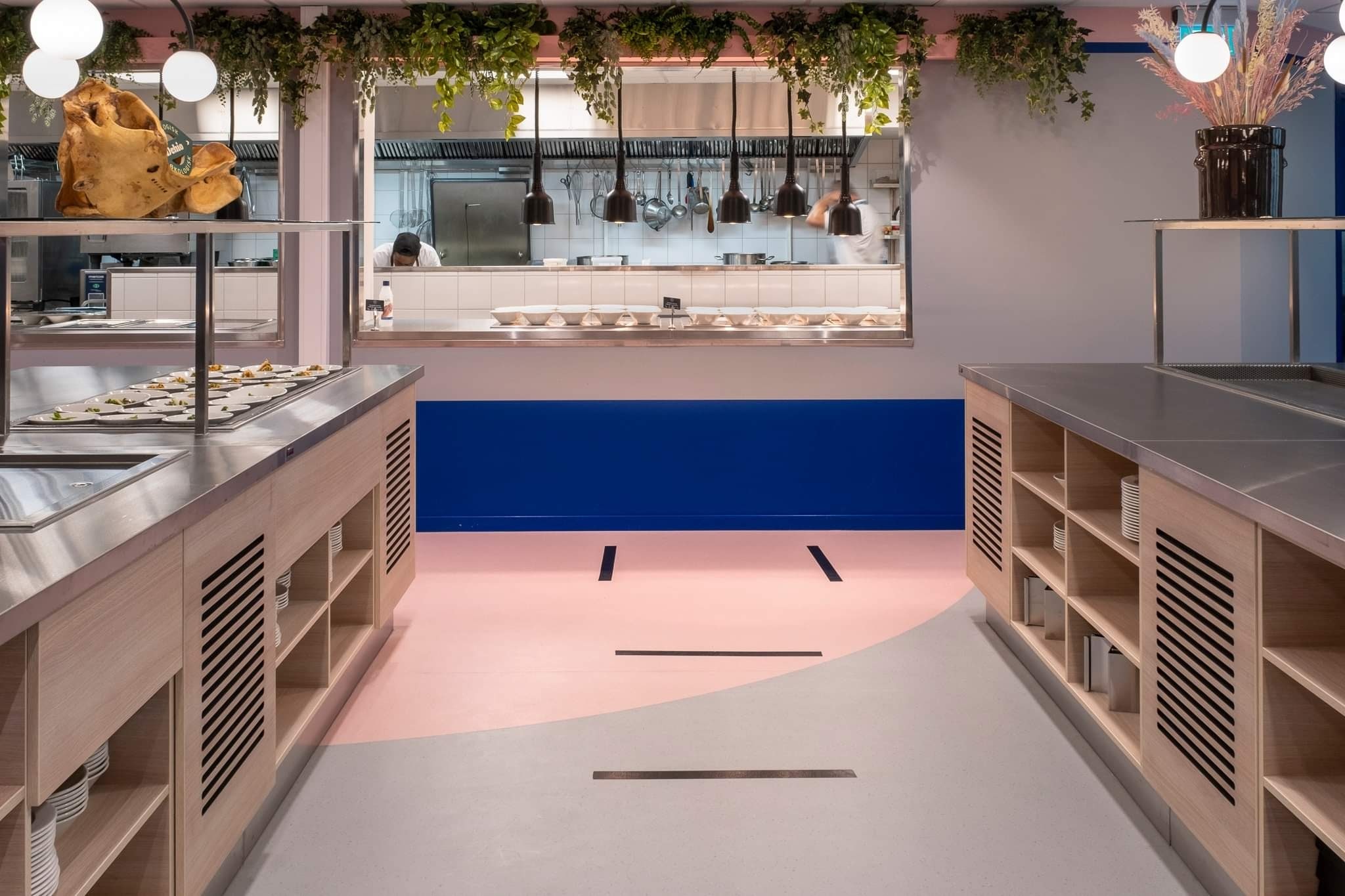 FREMTIDENS MAT: Kantine i verdensklasse er også et must, naturligvis!